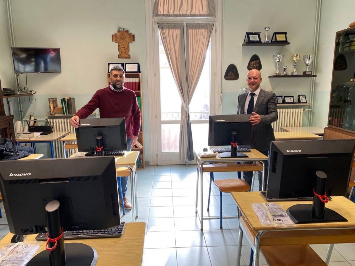 Articolo del Resto del Carlino del 27.2.2021 “Labour Consulting dona sei personal computer all’Istituto S. Orsola” di Guastalla (RE)”